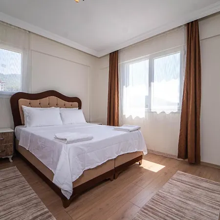 Azize 5 * فتحية